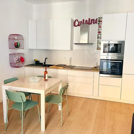 Casa Lanterna Mamaisongenova * Genua