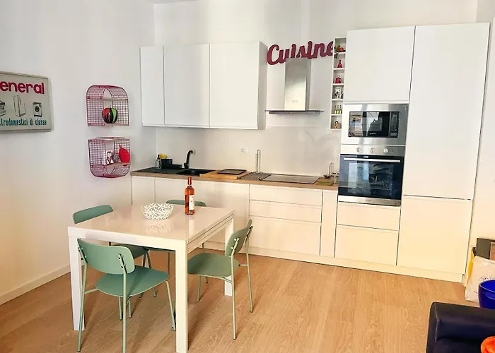 Casa Lanterna Mamaisongenova * Genova