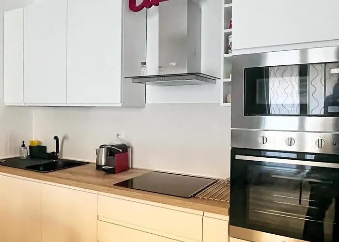 Casa Lanterna Mamaisongenova * Genova